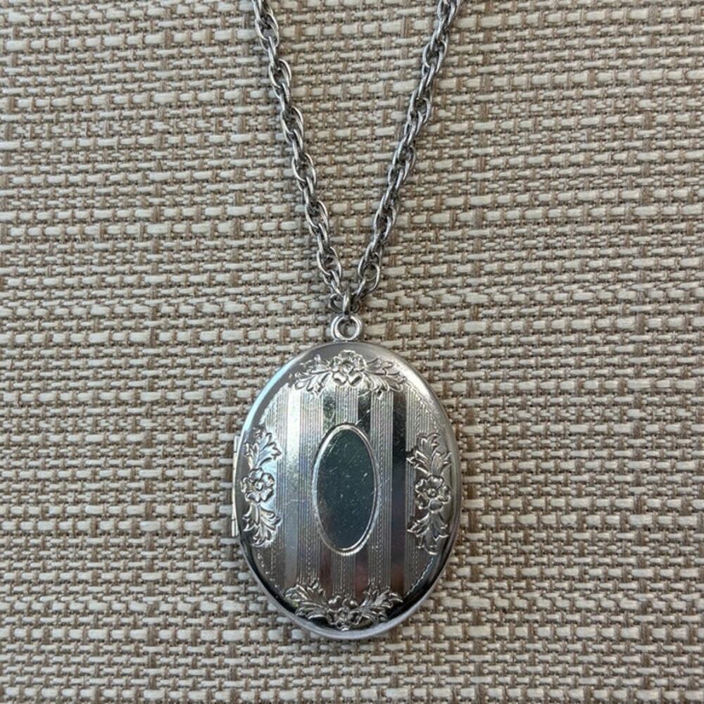 Crown Trifari Vintage Oval Locket Necklace 30” Silver Tone